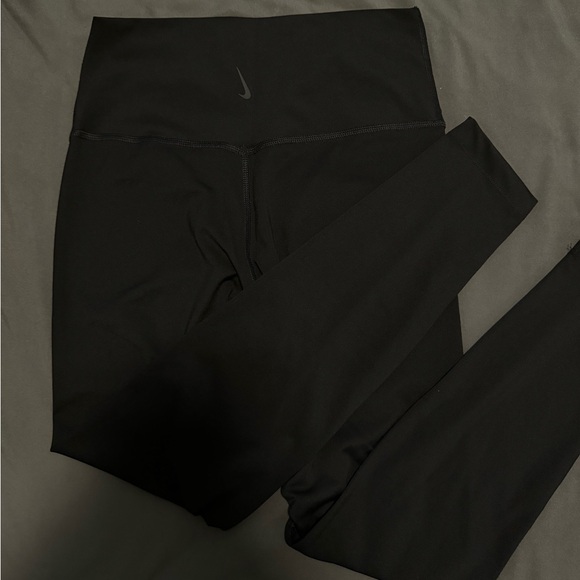 Nike Yoga - Picture 1 of 3